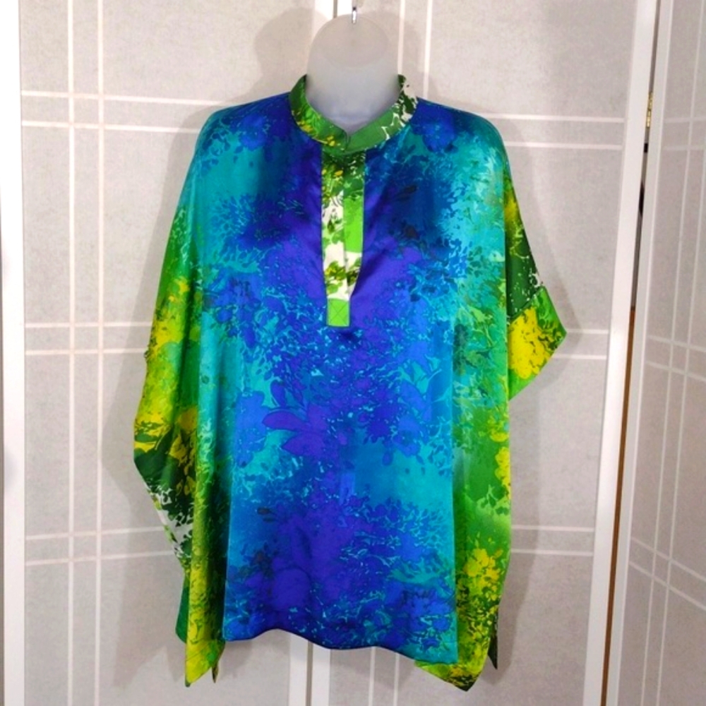 Colorful Natori short caftan for beach or lounging